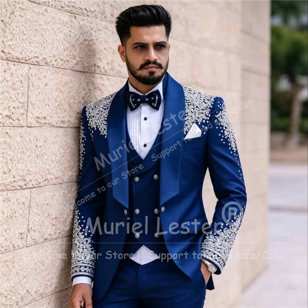 Men Grooming Outfit - ชุดสูทเจ้าบ่าวสุดหรูสำหรับผู้ชาย ประดับด้วยคริสตัลและเลื่อมระยิบระยับ เสื้อเบลเซอร์ เสื้อกั๊ก และกางเกง ชุด